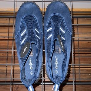 Surf gear shoes size 11
